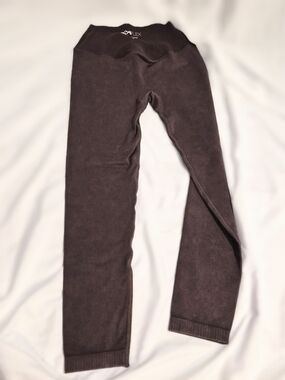 Elevate Your Flow: NVGTN Style Cross-Waist Seamless Leggings